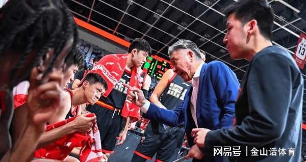 开云体育登录入口-不容易！56岁老帅，3年3次“下课”，如今再度掌印，率队打进前8
